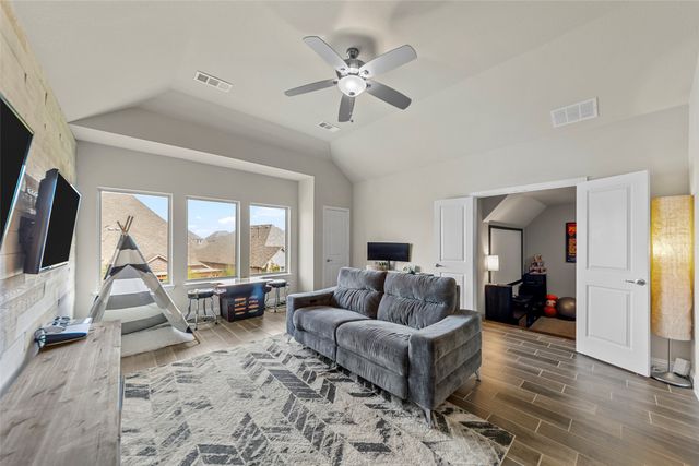 7017 St George S Drive, Mckinney, TX 75070