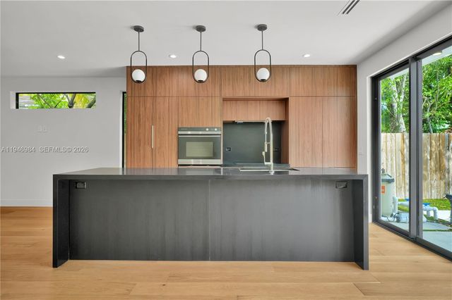 223 NW 51st St, Miami, FL 33127