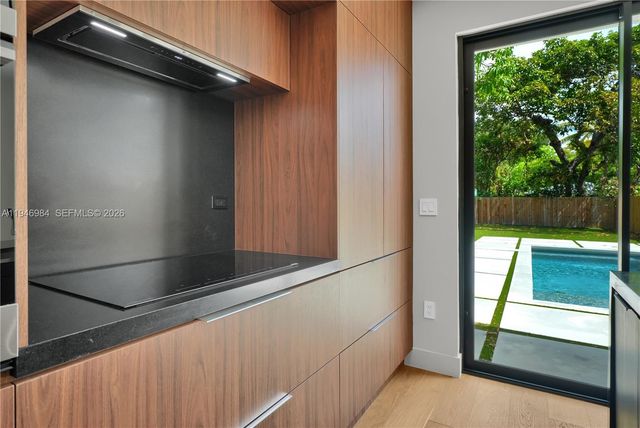 223 NW 51st St, Miami, FL 33127