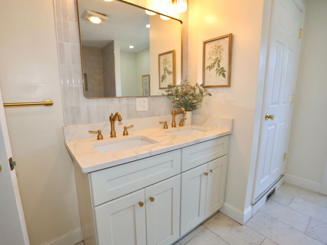 10 De Marco Ter A, Worcester, MA 01613