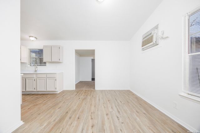 5119 VILLAGE CRST, San Antonio, TX 78218