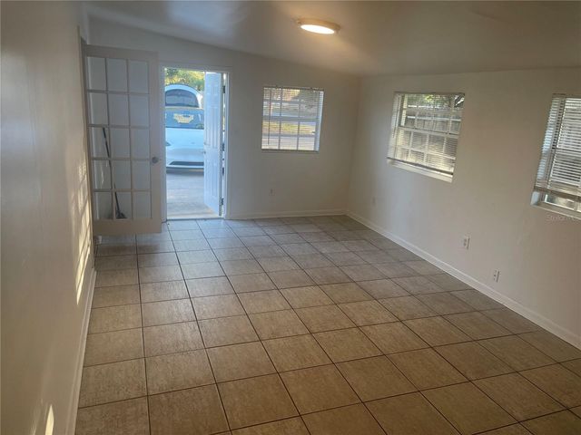 3302 W WALLACE AVENUE, Tampa, FL 33611