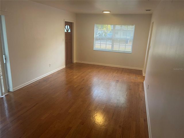 3302 W WALLACE AVENUE, Tampa, FL 33611