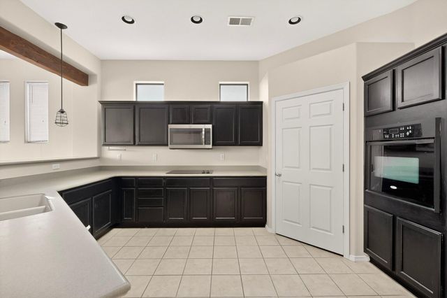 624 5th Street NE, Rio Rancho, NM 87124