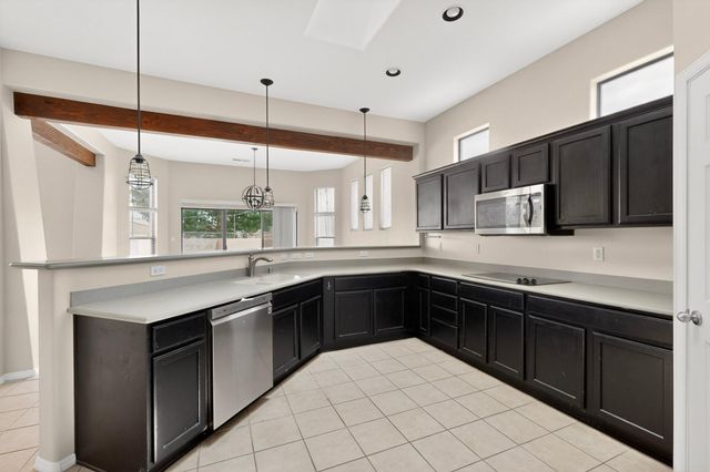624 5th Street NE, Rio Rancho, NM 87124
