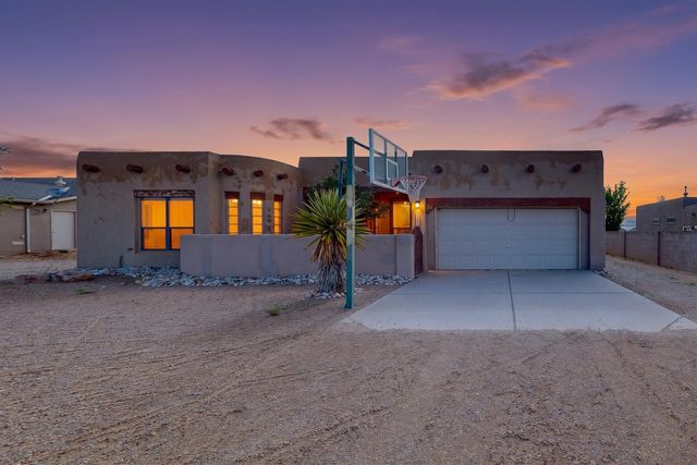 624 5th Street NE, Rio Rancho, NM 87124