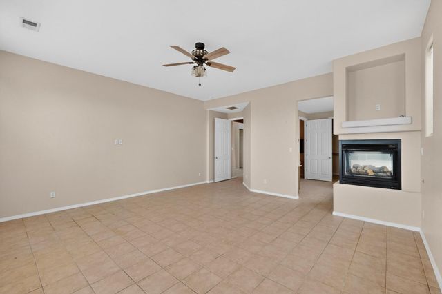 624 5th Street NE, Rio Rancho, NM 87124