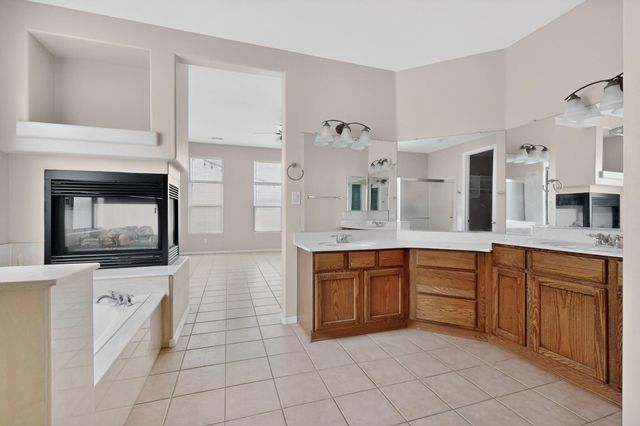 624 5th Street NE, Rio Rancho, NM 87124