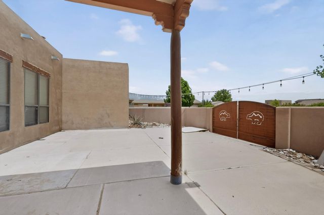 624 5th Street NE, Rio Rancho, NM 87124