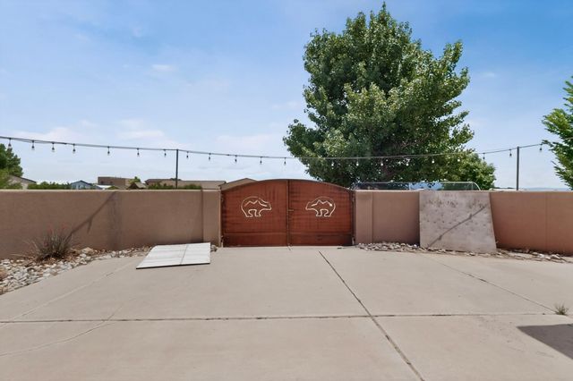 624 5th Street NE, Rio Rancho, NM 87124