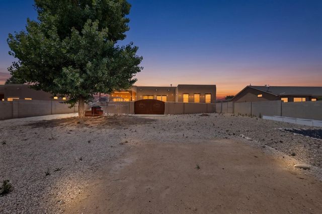 624 5th Street NE, Rio Rancho, NM 87124