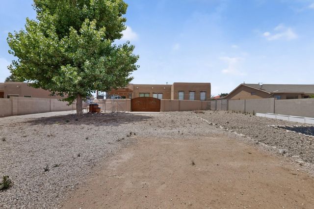 624 5th Street NE, Rio Rancho, NM 87124
