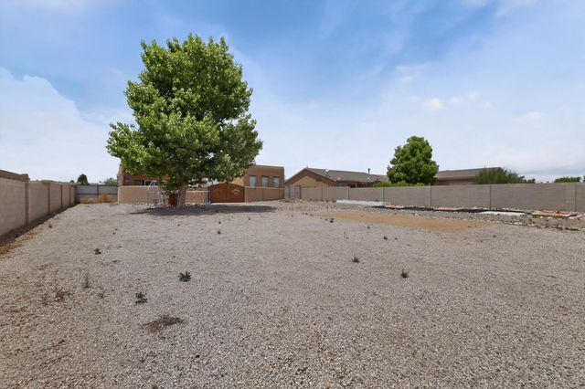 624 5th Street NE, Rio Rancho, NM 87124