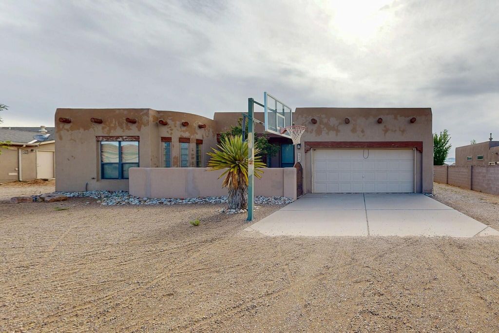624 5th Street NE, Rio Rancho, NM 87124