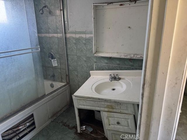 1749 W 49th, Los Angeles, CA 90062
