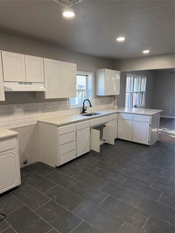 828 S 16th Street, Chickasha, OK 73018