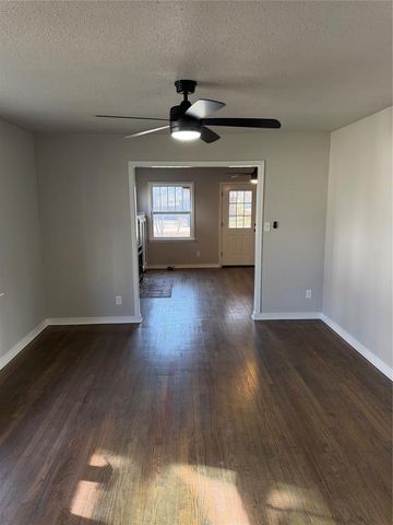 828 S 16th Street, Chickasha, OK 73018