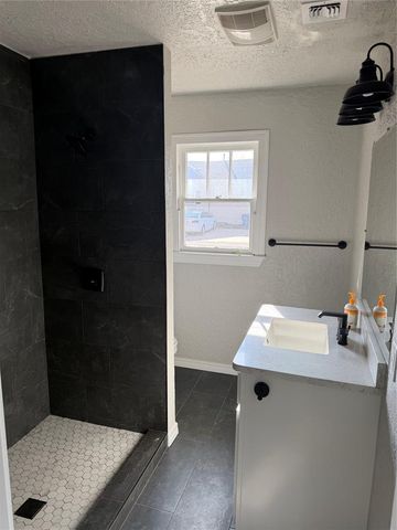 828 S 16th Street, Chickasha, OK 73018