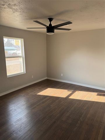 828 S 16th Street, Chickasha, OK 73018