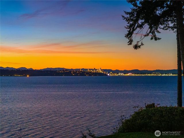12960 Sunrise Drive NE, Bainbridge Island, WA 98110