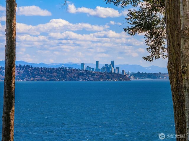 12960 Sunrise Drive NE, Bainbridge Island, WA 98110
