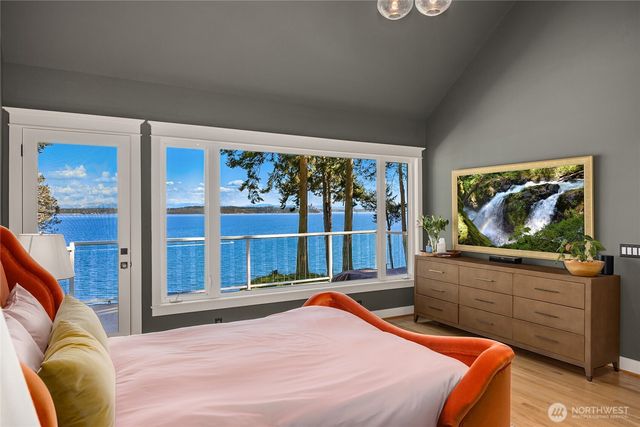 12960 Sunrise Drive NE, Bainbridge Island, WA 98110