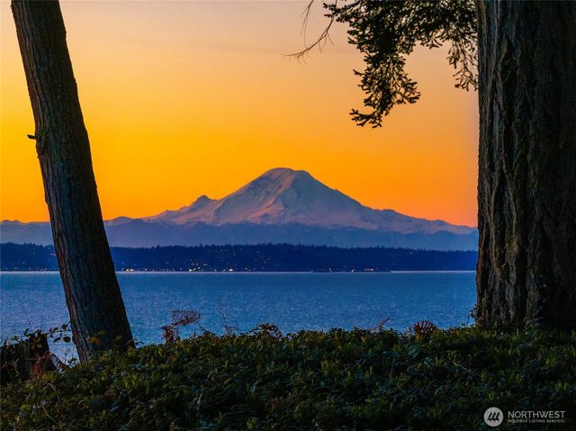 12960 Sunrise Drive NE, Bainbridge Island, WA 98110