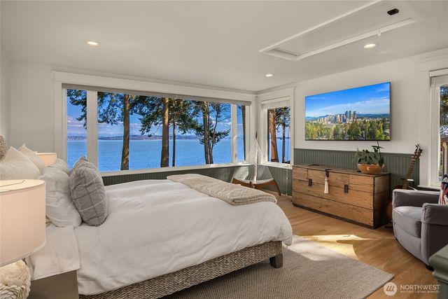 12960 Sunrise Drive NE, Bainbridge Island, WA 98110