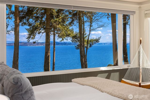 12960 Sunrise Drive NE, Bainbridge Island, WA 98110