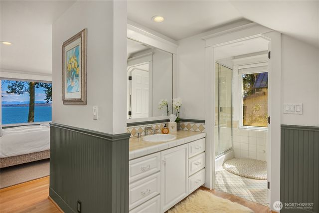 12960 Sunrise Drive NE, Bainbridge Island, WA 98110