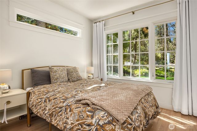 12960 Sunrise Drive NE, Bainbridge Island, WA 98110