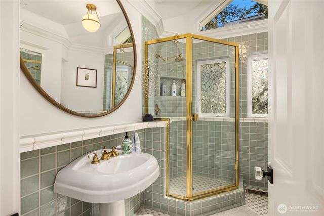 12960 Sunrise Drive NE, Bainbridge Island, WA 98110