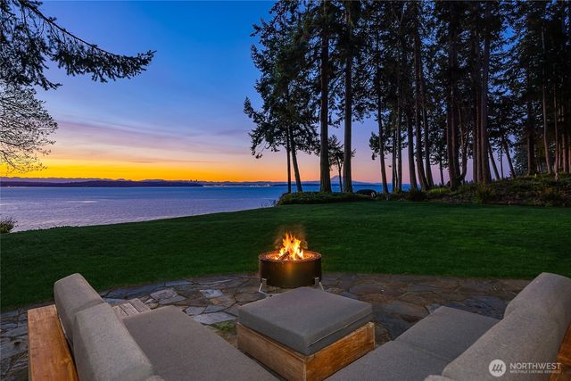 12960 Sunrise Drive NE, Bainbridge Island, WA 98110