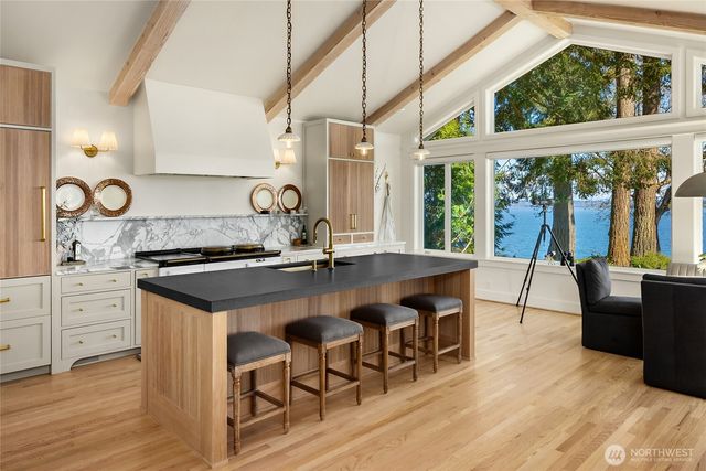 12960 Sunrise Drive NE, Bainbridge Island, WA 98110