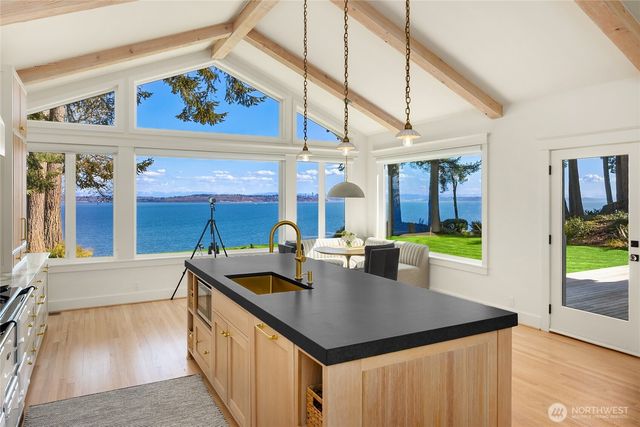 12960 Sunrise Drive NE, Bainbridge Island, WA 98110