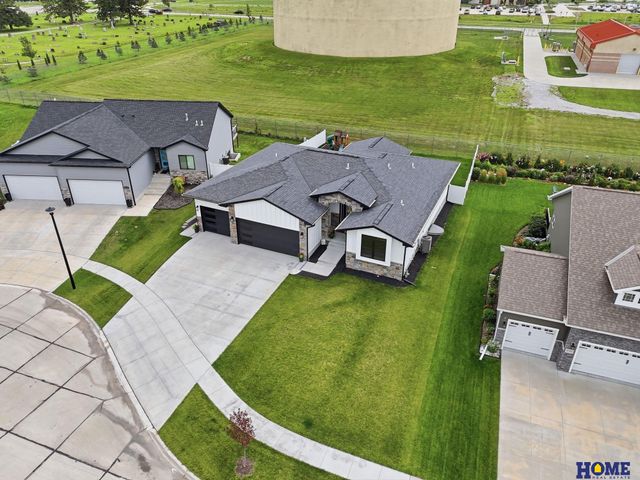 8716 S 83rd Court, Lincoln, NE 68516