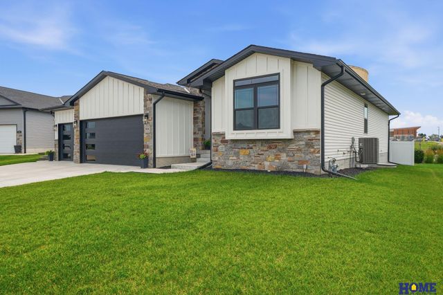 8716 S 83rd Court, Lincoln, NE 68516