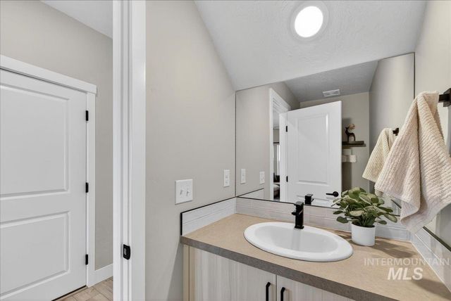 6025 S Catria Pl, Meridian, ID 83642