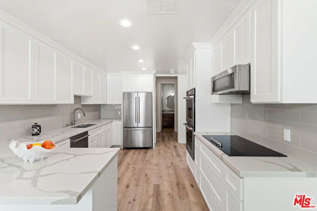 430 MAPLE Drive 203, Beverly Hills, CA 90210