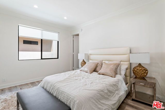 430 MAPLE Drive 203, Beverly Hills, CA 90210