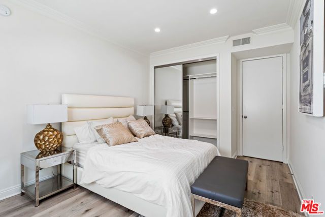 430 MAPLE Drive 203, Beverly Hills, CA 90210