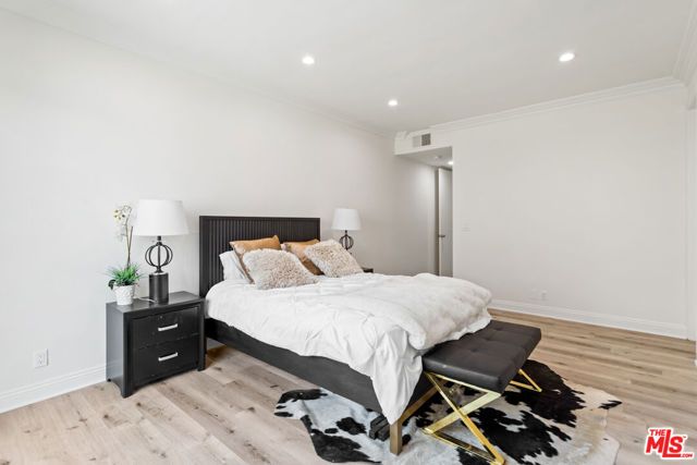 430 MAPLE Drive 203, Beverly Hills, CA 90210