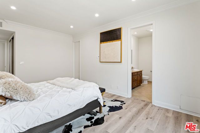 430 MAPLE Drive 203, Beverly Hills, CA 90210
