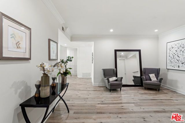 430 MAPLE Drive 203, Beverly Hills, CA 90210