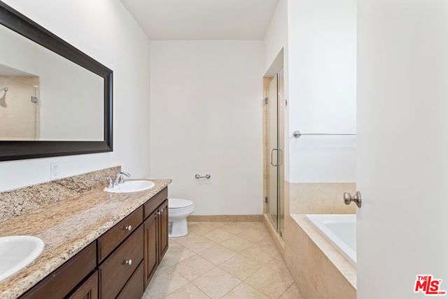 430 MAPLE Drive 203, Beverly Hills, CA 90210