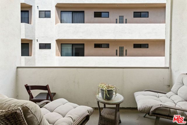 430 MAPLE Drive 203, Beverly Hills, CA 90210