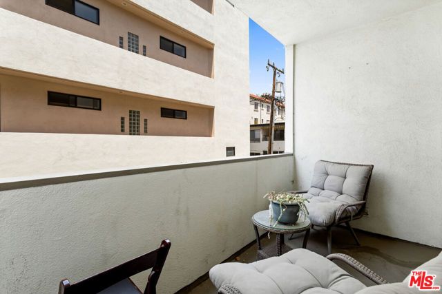 430 MAPLE Drive 203, Beverly Hills, CA 90210