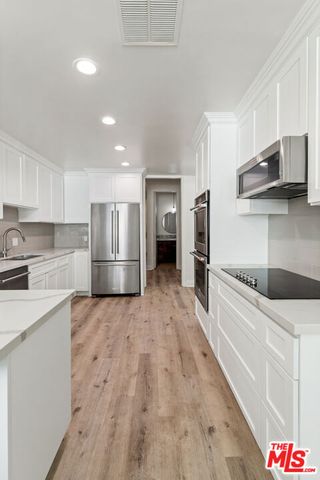 430 MAPLE Drive 203, Beverly Hills, CA 90210