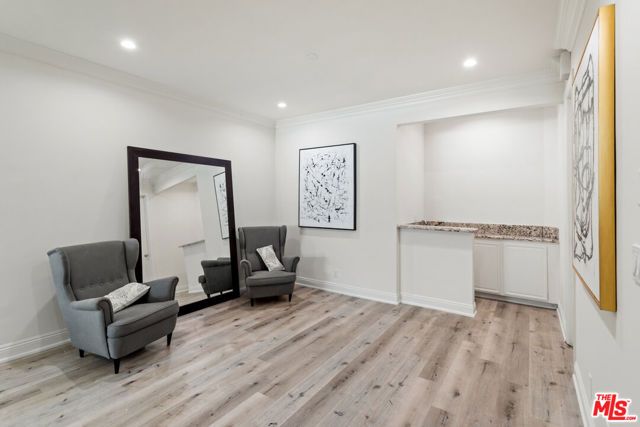 430 MAPLE Drive 203, Beverly Hills, CA 90210