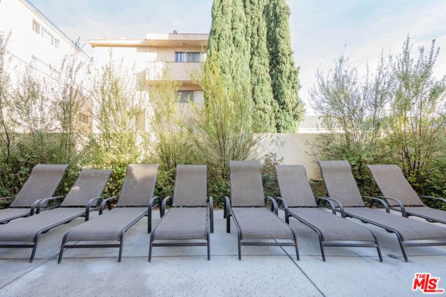 430 MAPLE Drive 203, Beverly Hills, CA 90210